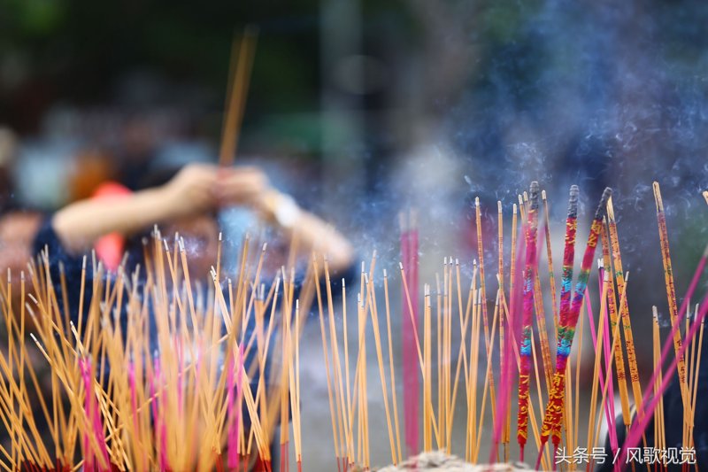 探索中国佛教寺院的文化魅力：一场心灵之旅